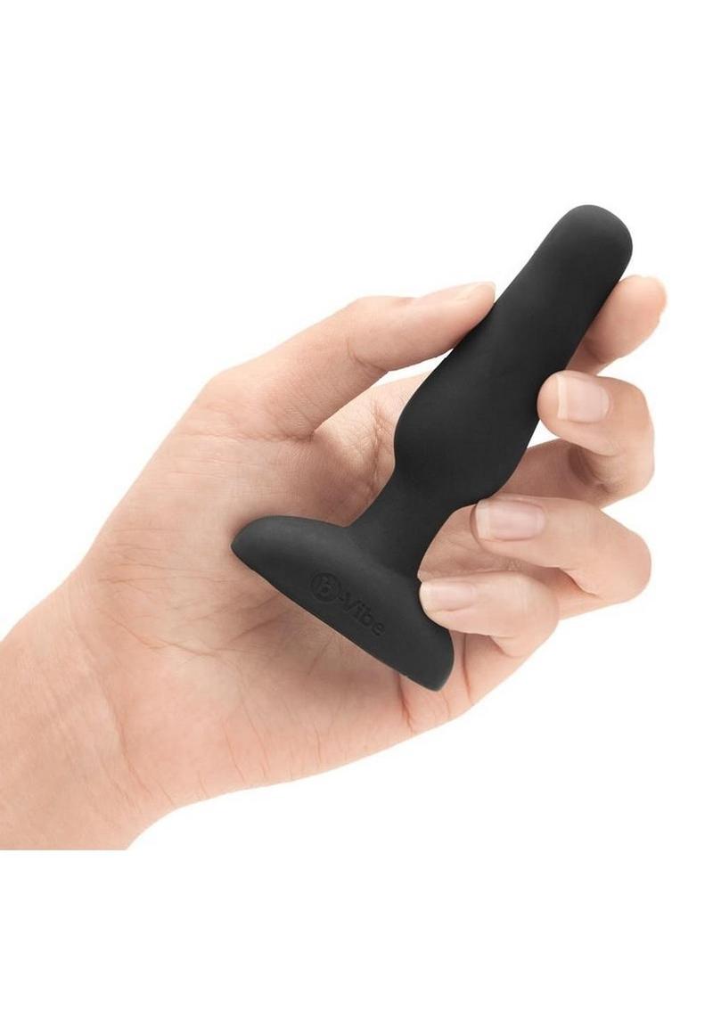 Load image into Gallery viewer, B-Vibe Novice Plug Rechargeable Silicone Anal Plug with Remote Control
