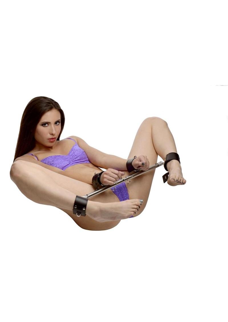 Load image into Gallery viewer, Strict Leather Adjustable Swiveling Spreader Bar with Leather Cuffs
